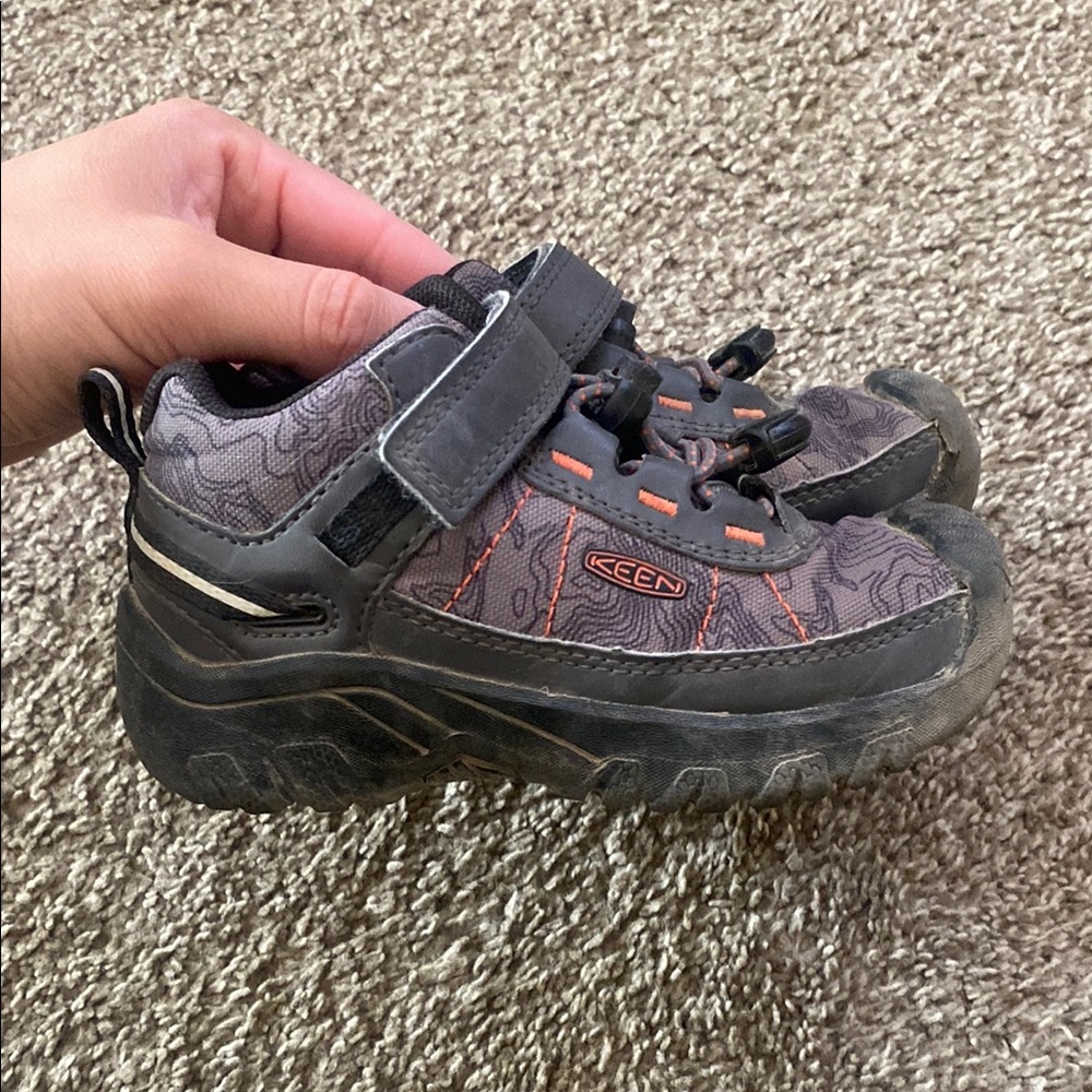 Keen kids hiking shoes